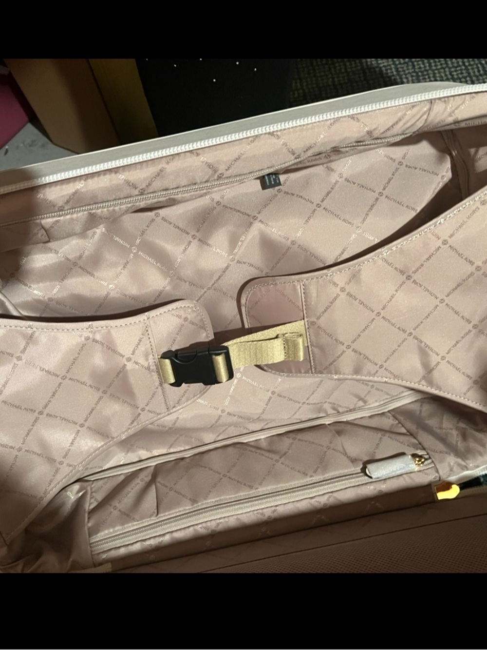 MICHEAL KORS BRAND NEW CREAM TROLLY TRAVEL BAG W/TAG - Picture 8 of 12